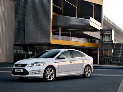 Ford Mondeo 2.0L TDCi 163 PS güce ve daha düşük yakıt tüketimine sahip..