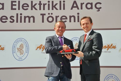 ALİ AĞAOĞLU TÜRKİYE’NİN İLK ELEKTRİKLİ OTOMOBİLİNİ İTÜ’YE BAĞIŞLADI.