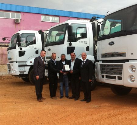 İzmir’de yeni kurulan Çimen Beton, araç parkını Ford Cargo ile oluşturuyor.