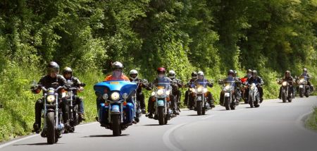 PIRELLI NIGHT DRAGON LASTİKLERİ VE HARLEY DAVIDSON’LARLA AVRUPA’DAN ASYA’YA UZANAN YOLCULUK.