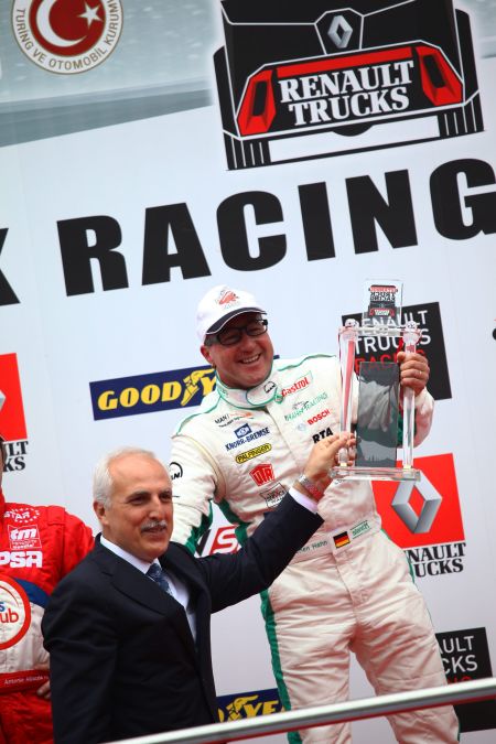 İSTANBUL TRUCK RACING by RENAULT TRUCKS: Dev Kamyonlar Nefes Kesti.