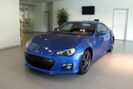 SPOR OTOMOBİLE SUBARU YORUMUNU YANSITAN BRZ BAYİLERDE SERGİLENMEYE BAŞLANDI.