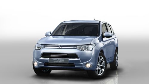 MITSUBISHI PLUG-IN HİBRİT OUTLANDER DÜNYA LANSMANI PARIS MOTORSHOW’DA GERÇEKLEŞTİ
