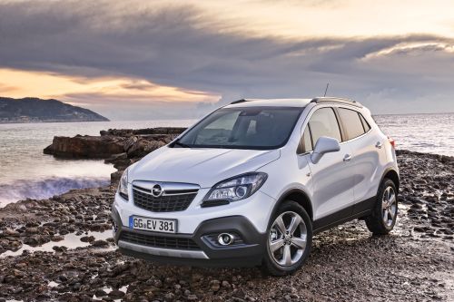Opel’in yeni kompakt SUV’si Mokka, yakıt tasarrufu sağlayan 3 motor seçeneği ile Türkiye’ye geliyor.