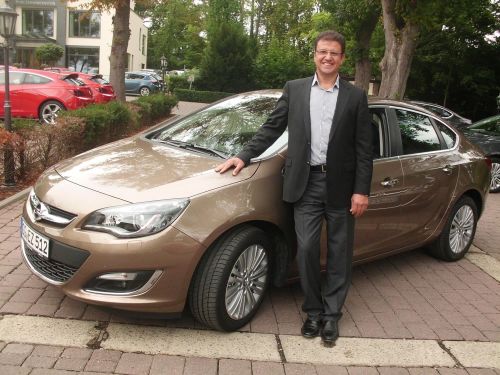 Yeni Astra Sedan Özel Ön Satış Avantajlarıyla Opel Showroomlarında