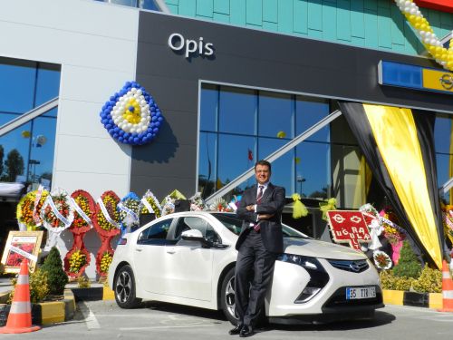 Opel Opis Ankara Batıpark’taki yeni plazasının açılışını yaptı