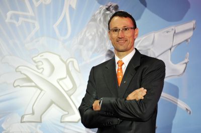 Auto Show 2012 Peugeot standında,  tasarımın çekiciliği ve tutkusu ön planda