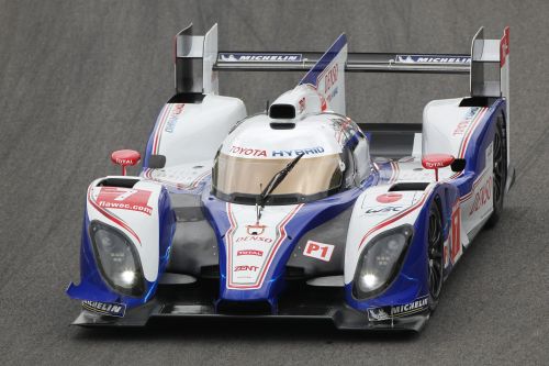 TOYOTA’NIN HİBRİT YARIŞ OTOMOBİLİ TS030 HYBRID PİSTLERDE RÜZGAR GİBİ