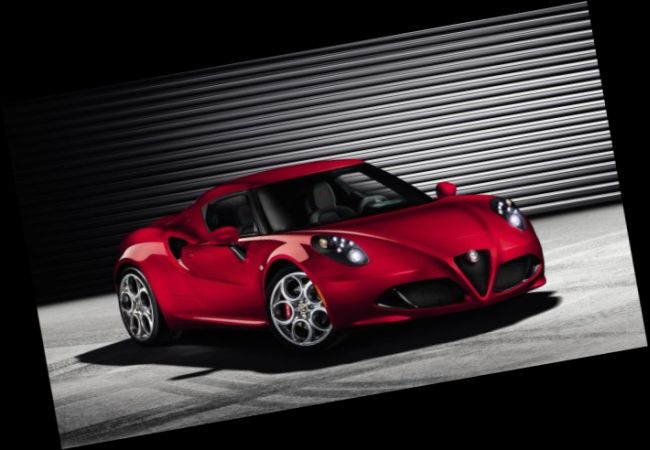 Alfa Romeo’nun Süper Coupesi “4C” Modeli Uluslararası Cenevre Fuarı Öncesi Yüzünü Gösterdi