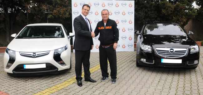 Fatih Terim Çevreci Opel’leri Seçti
