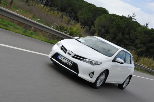 2013 NCAP’TE SEGMENTLERİNDE İLK 5 YILDIZI YENİ AURIS VE YENİ RAV4 ALDI