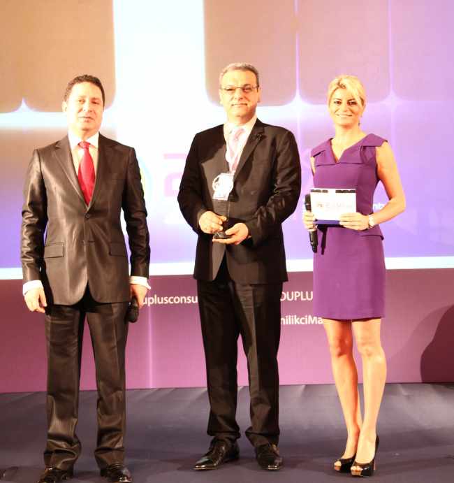 YENİLİKÇİ MARKALAR ZİRVESİ’NDE ONUR ÖDÜLÜ  TOYOTA PAZARLAMA VE SATIŞ A.Ş. CEO’SU  ALİ HAYDAR BOZKURT’A VERİLDİ