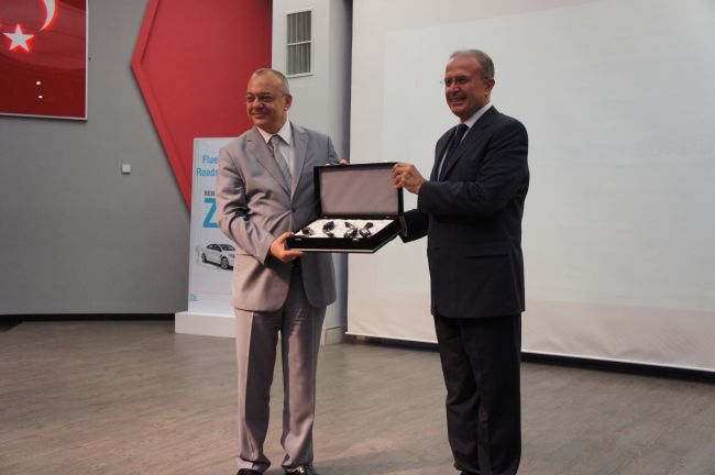 Fluence Z.E. Roadshow’da Manisa Belediyesi’ne  5 adet Fluence Z.E. teslim edildi