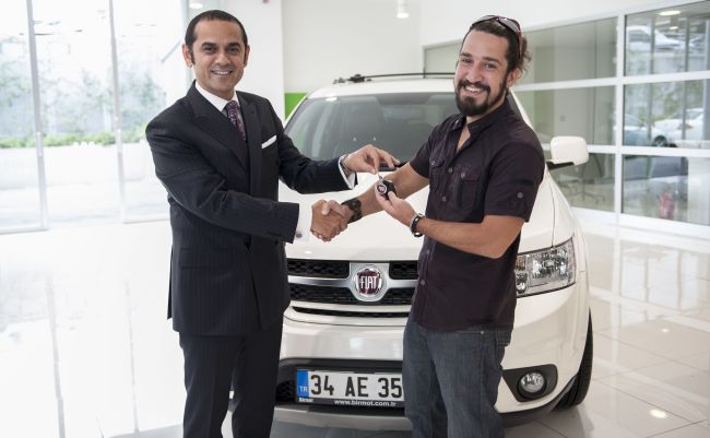 Survivor’ın Sevilen Yarışmacısı Doğukan Manço Fiat Freemont’unu Teslim Aldı.