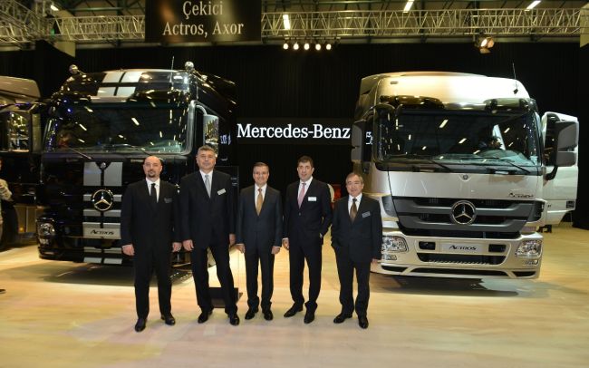 Mercedes-Benz Türk Comvex 2013 Fuarı’nda Kamyon, Otobüs ve Hafif Ticari Araçları ile “Güç Birliği”ni sergiliyor
