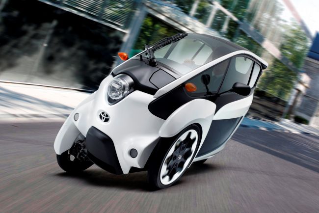 Toyota, “i-Road” Elektrikli Otomobilininin Tokyo Trafiğindeki Testlerine Başlandı