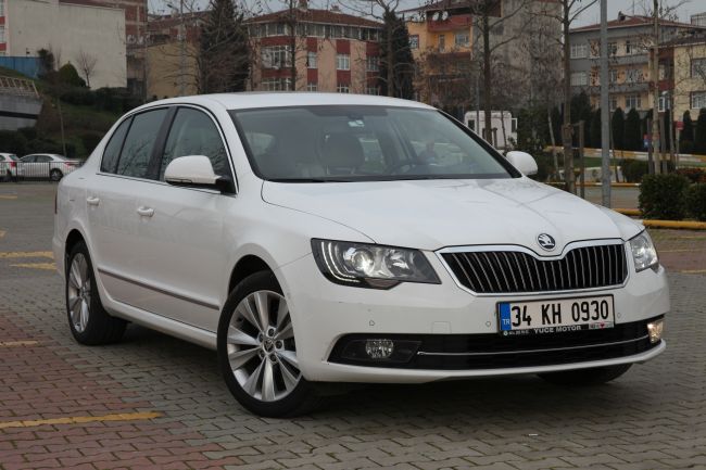 Yeni Skoda Superb; Zarif, Konforlu ve Cimri