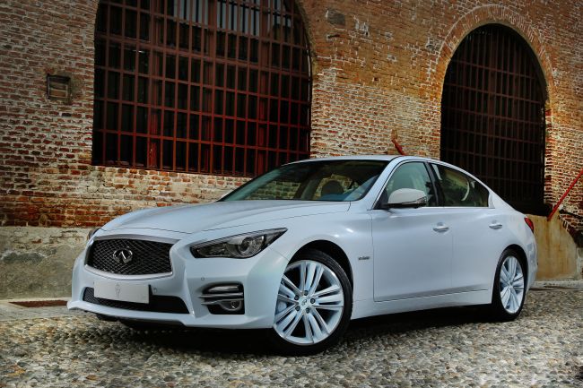Q50 ve QX70: MELEK VE ŞEYTAN