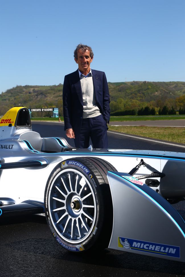 RENAULT, FORMULA E İÇİN PİSTTE