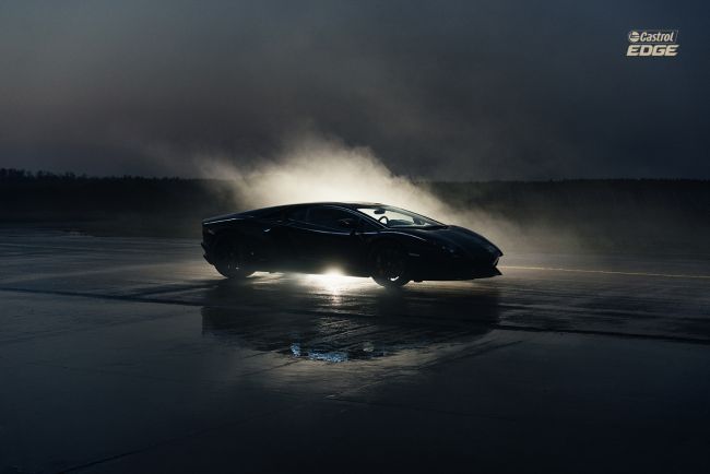 Titanium FST ile Güçlendirilmiş Castrol EDGE,  Dünyanın En Sıra Dışı Parkurunda Tanıtılıyor!