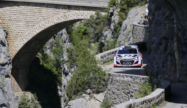 HYUNDAI i20 WRC, İLK BİRİNCİLİĞİNİ KAZANDI