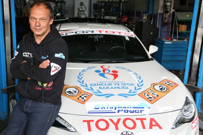 Rekortmen Pilot Harald Müller Toyota GT86 ile Guinness Drift Rekoru İçin Piste Çıkıyor