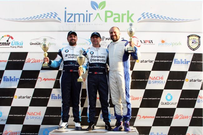 Türkiye Pist Şampiyonası’nın İzmir Park’taki 4. ayak yarışları, nefes kesen mücadelere sahne oldu…