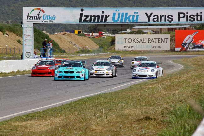 İzmir Park Pisti’nde Çifte Yarış