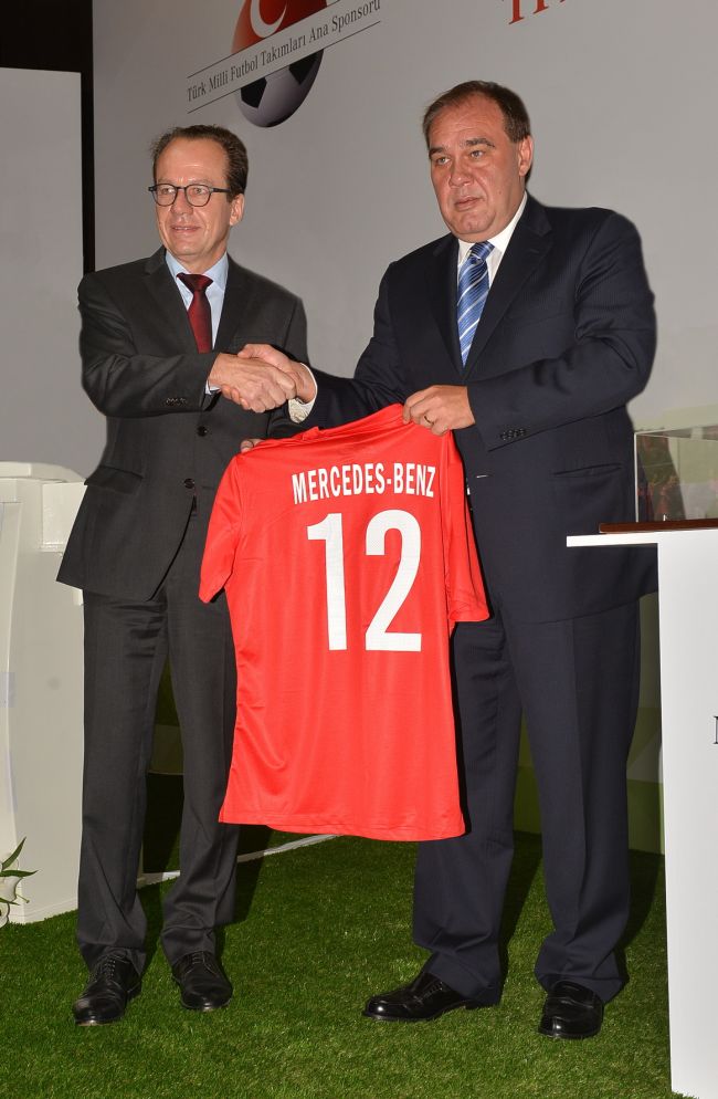 Mercedes-Benz Türk’ün TFF ve A Milli Futbol Takımı’na  verdiği kesintisiz destek 2018 sonuna kadar uzatıldı