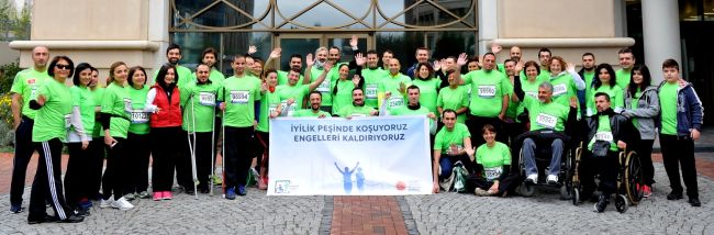 Peugeot Takımı, İstanbul Maratonu’nda TOFD için koşarak engelleri kaldırdı