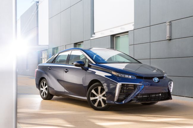 Toyota’nın Yakıt Hücreli Otomobili Mirai’ye Bir Ayda 1.500 Talep Geldi