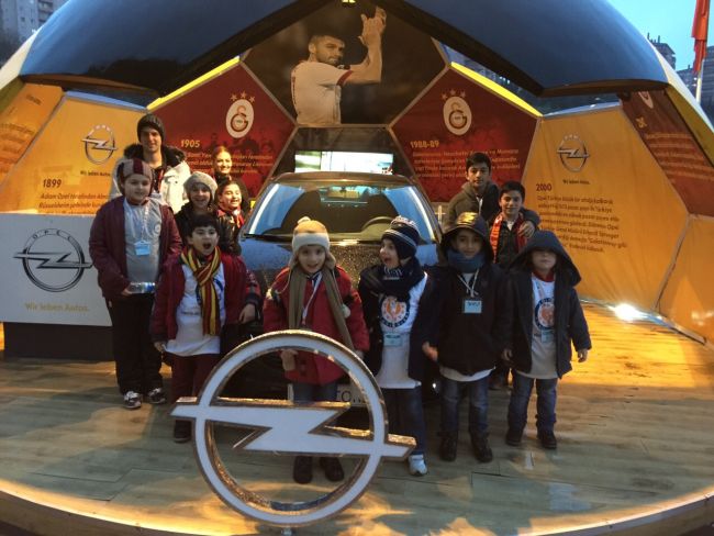 Opel, TEGV çocuklarını Türk Telekom Arena’da ağırladı