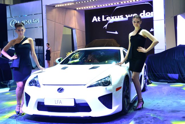 LEXUS İLK SİPARİŞLERİNİ  İSTANBUL AUTOSHOW’DA ALDI