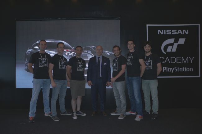 GT ACADEMY TÜRKİYE FİNALİSTLERİ SILVERSTONE YOLUNDA!