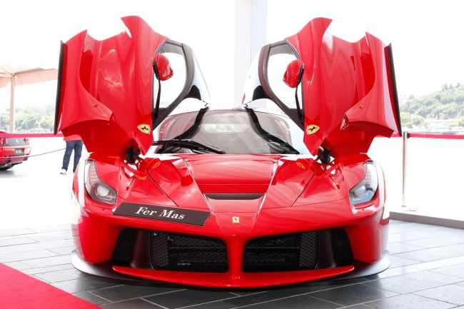 Efsane Ferrari’ler,  Otomobil Güzellik Yarışmasını Taçlandırdı!