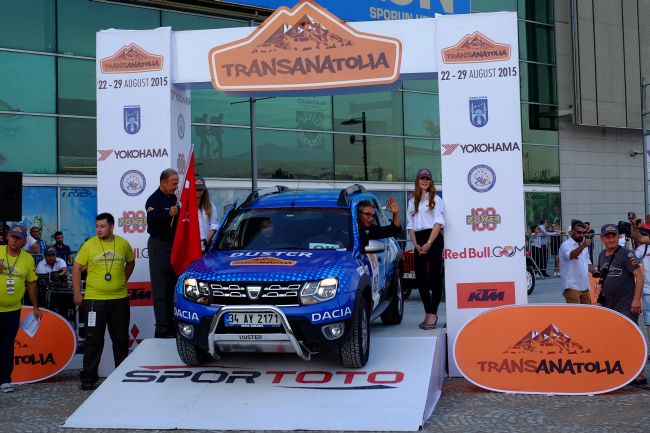 Dacıa Duster, saffet üçüncü ile zorlu transanatolıa parkurunda yer alıyor!