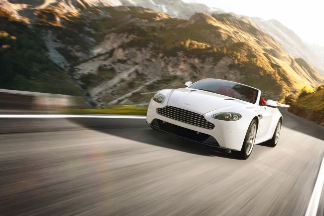 Aston Martin V8 Vantage ; Şimdi Daha Dinamik ve Değerli