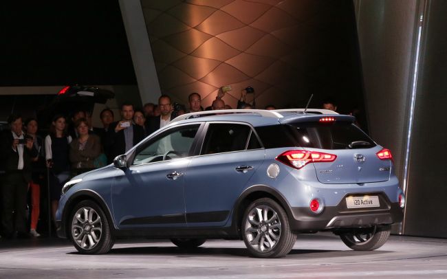 İZMİTLİ i20 AİLESİNİN YENİ ÜYESİ i20 ACTIVE DÜNYAYA TANITILDI