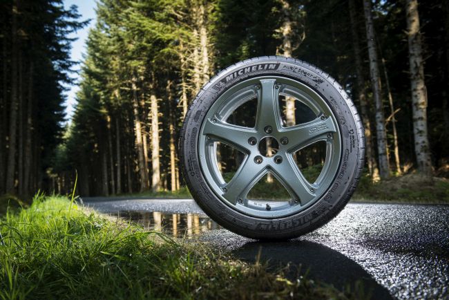 Yeni MICHELIN Pilot Sport 4 Lastikleri, sürüş keyfi, performans ve güvenliği bir arada sunuyor
