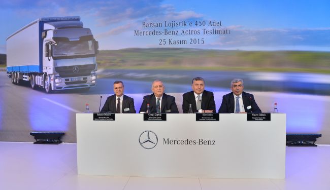 Mercedes-Benz Türk, sektörün ve tarihinin en büyük teslimatına imza attı.