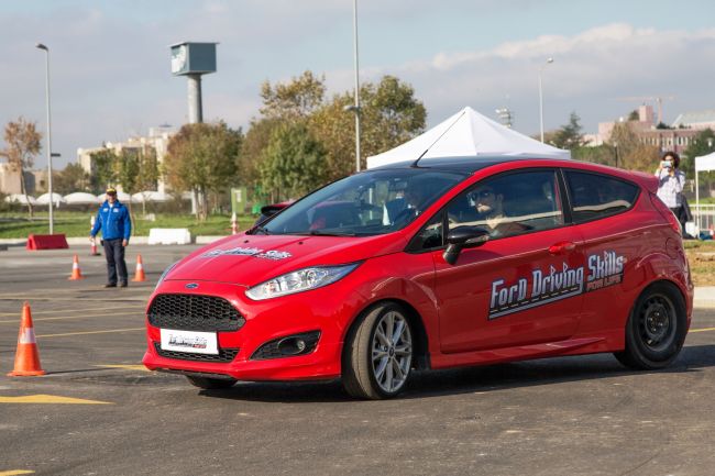 Ford Avrupa Sürüş Akademisi ile  trafikte bilinçli gençler