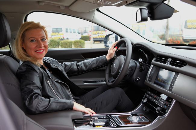 Kadın gözüyle Jaguar XF Pure Plus Testi