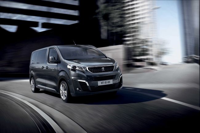 Peugeot Traveller, premium yolculuk ve konfor dünyasına tamamen yeni bir soluk