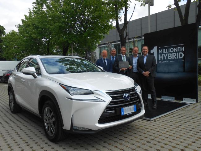 Lexus’un 1 Milyonuncu Hibrit Aracı Yola Çıktı