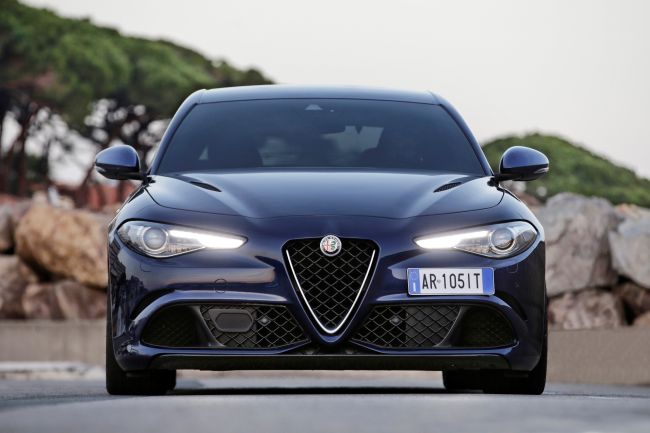 Alfa Romeo’nun Yeni Lüks Sedanı  Türkiye’ye Geliyor!