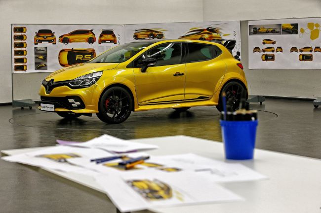 CLIO R.S.16: Renault Sport uzmanlığını yansıtan yepyeni bir konsept
