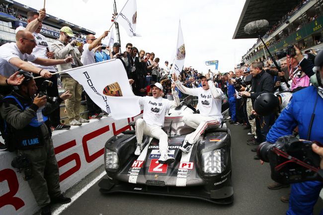 Le Mans’da zafer Porsche’nin!