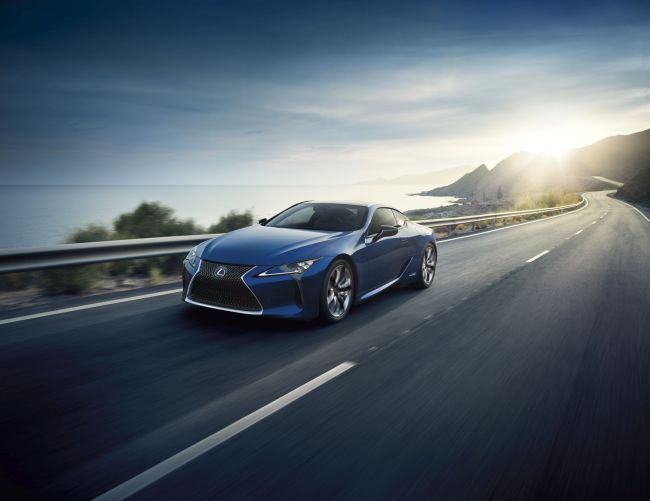 Lexus’un Süper Coupe’si LC 500  Takumi İşçiliği ile Farkını Ortaya Koyuyor