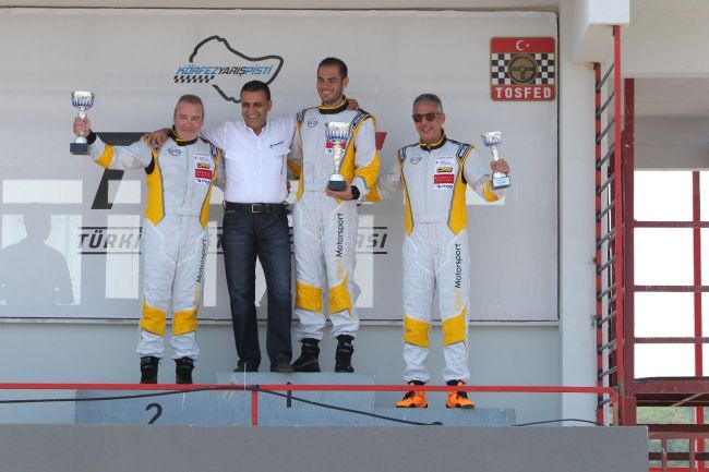 Opel Corsa OPC’ler İzmit Körfez Pisti’ni Salladı!