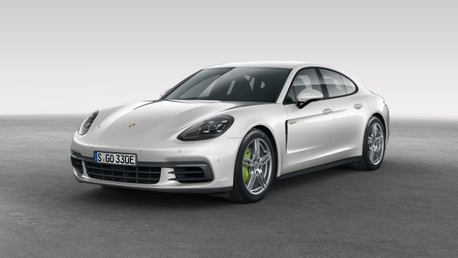 Panamera’nın yeni hibrit modeli Paris’te görücüye çıkıyor